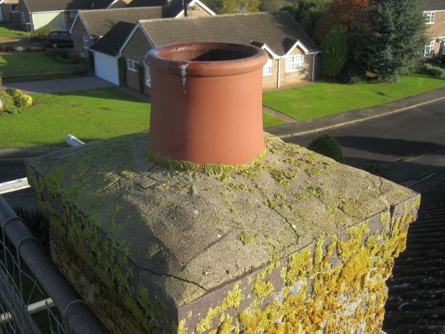 Chimney flaunching needing repair but chimney pot is sound and will support the new chimney
