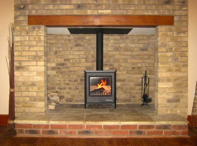 Woodwarm multifuel stove installed and commissioned by HETAS engineer
